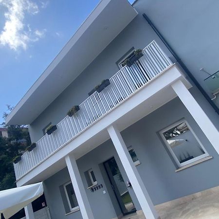 Grey House Guest House Luxury Latina Exteriér fotografie