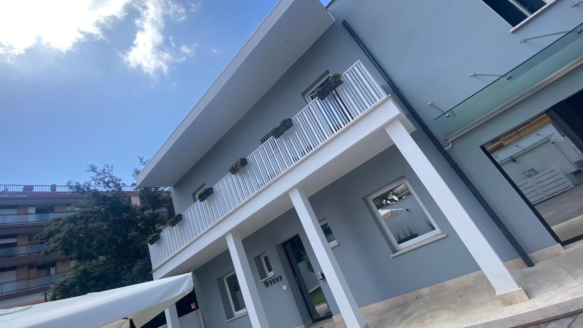 Grey House Guest House Luxury Latina Exteriér fotografie